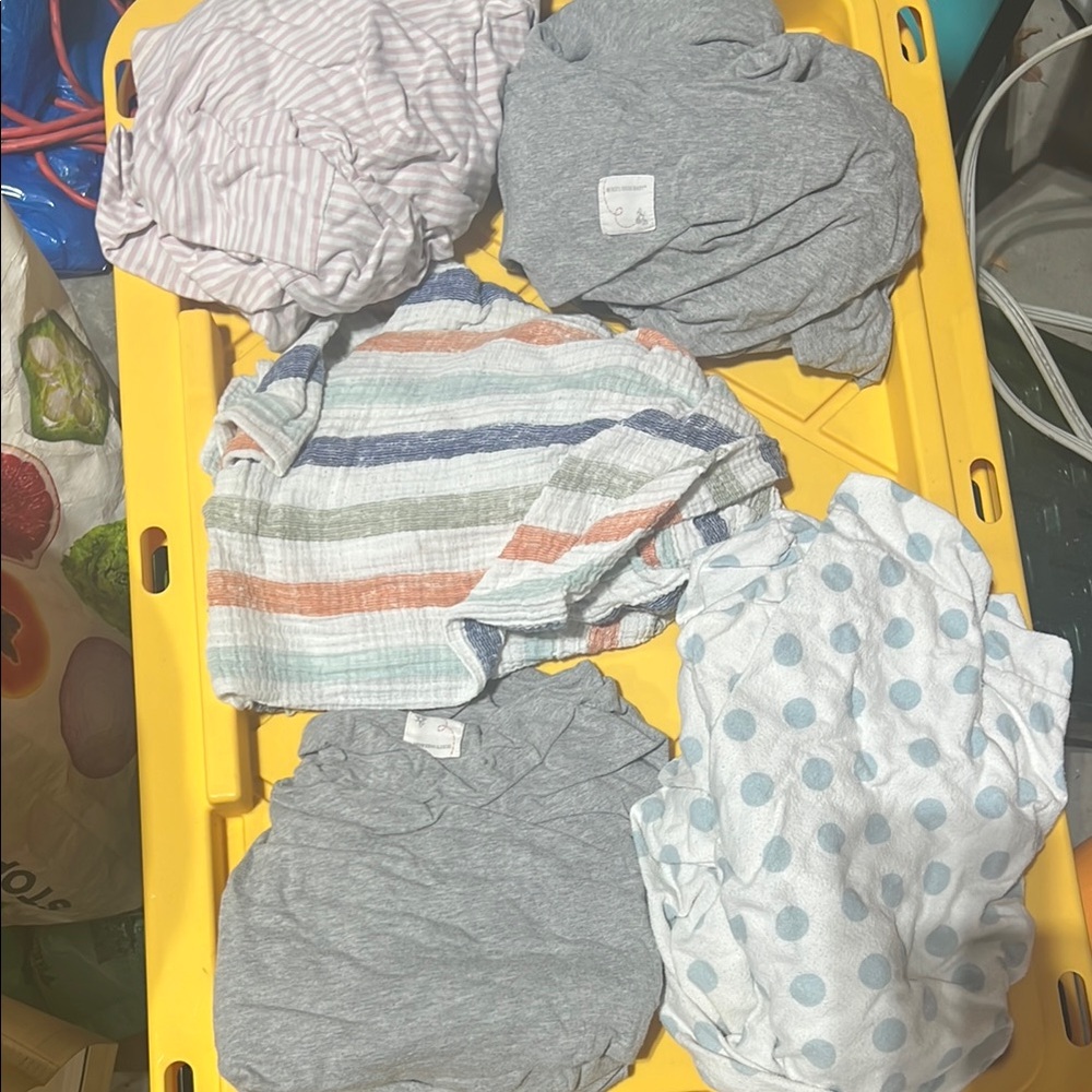 Crib sheets 5 + water proof cover. Gray, Striped, Polka Dot